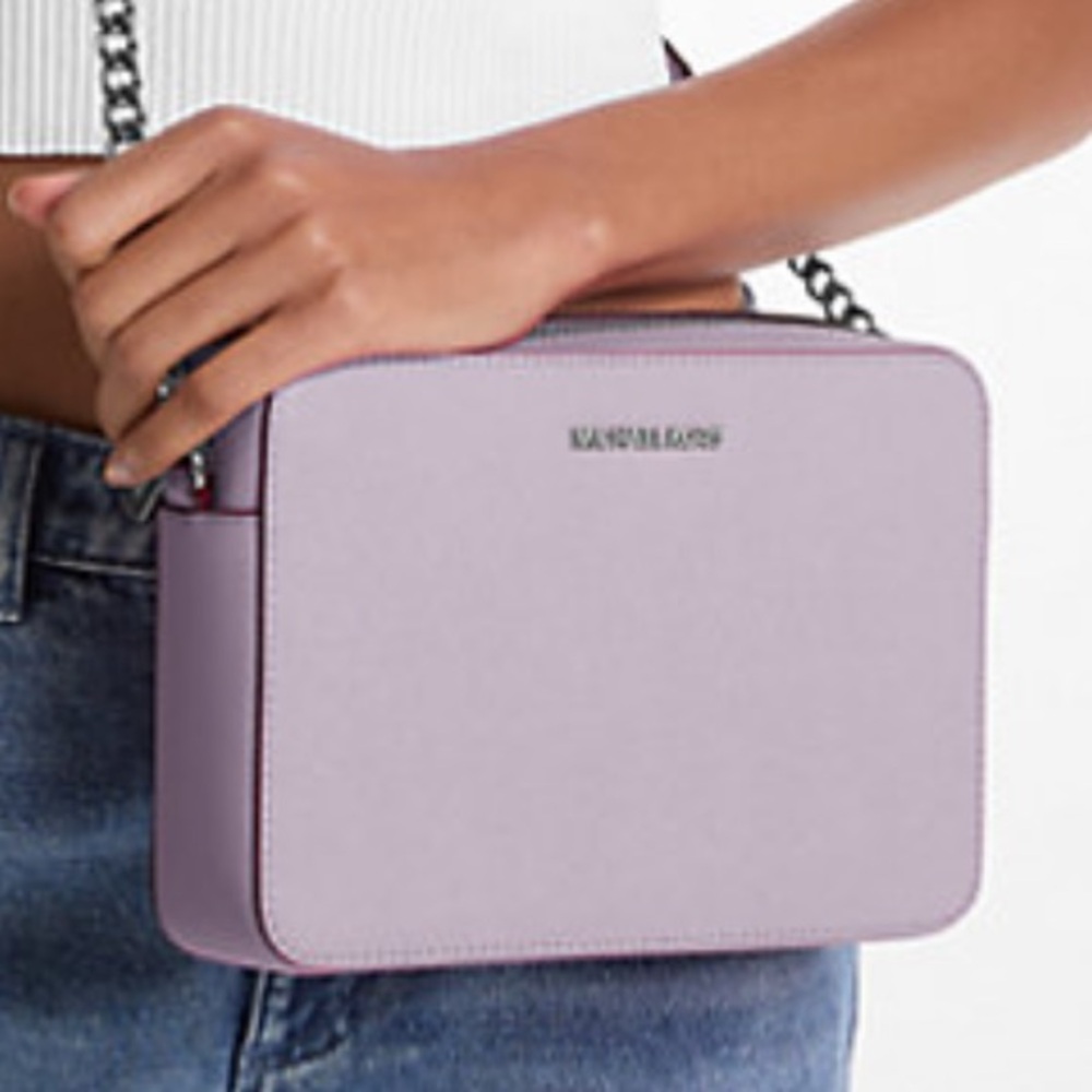 MICHAEL KORS Jet Set Large Saffiano Leather EW Crossbody Bag
Light Quartz
NWT - Picture 3 of 16
